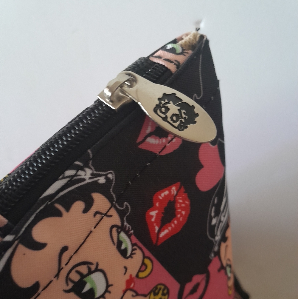 Betty Boop Kiss Canvas Tote Handbag - Picture 6 of 8
